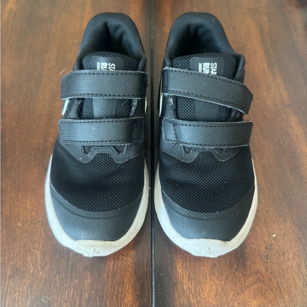 Nike Star Runner 2 Black & White Kids Shoes with Velcro Straps 8C